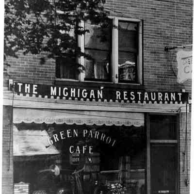 Green_Parrot_Cafe_ca_1925.jpg: GreenParrot Cafe in Sorenson building on Butler Street