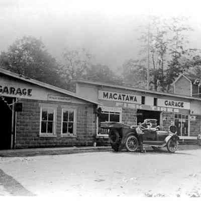Macatawa_Garage.jpg 199KB