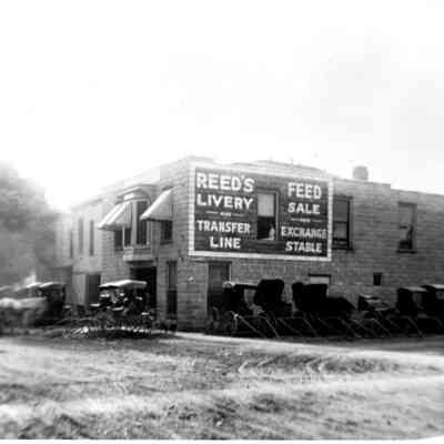 Reeds_Livery_ca_1900.jpg 137KB: Reed's Livery