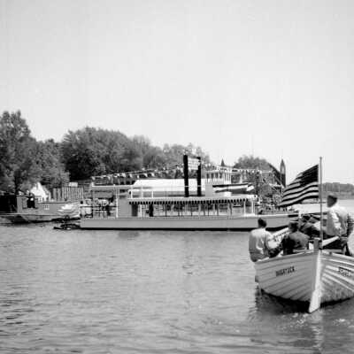 548 0/19	Saugatuck - boats Launch of the Island Queen a548.jpg 2.2MB
