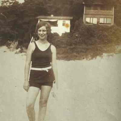Taken in front of what used to be called "Maisonette" left, current Effinger? cottage on right. McVea store was on east side of lake shore here. 1920-30 Becky Talbot, visiting Von Brechts from Bardstonw, Kentucky