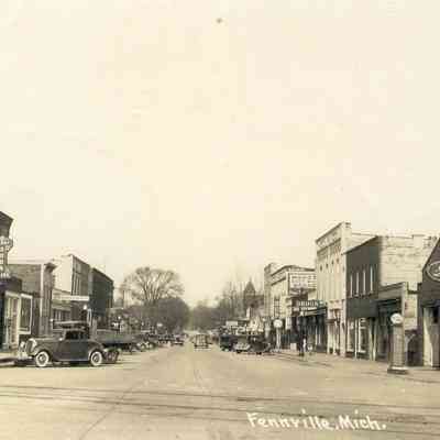 CWPC-0590FennvilleMainSt.JPG 164KB: Ford dealer in Fennville
