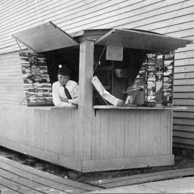 Selling cards next to the Studio.: Selling postcards 1909