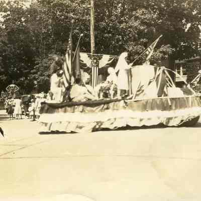 MrsMorris Gold Star Mother Centennial float