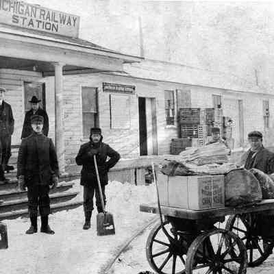 interurban station plus workers.jpg 813KB: From 2021.72.02