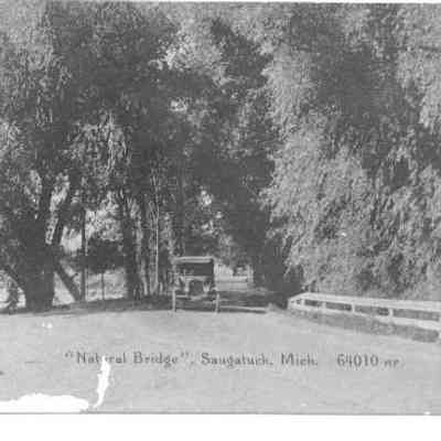 BRIDGE-WithOldCar.JPG 122KB