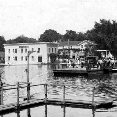 Chain Ferry with car ca 1925.jpg 709KB