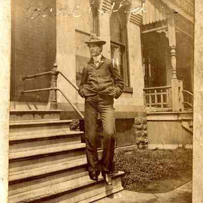 89-1-25A.jpg 3MB: 89-1-25A Carl Bird