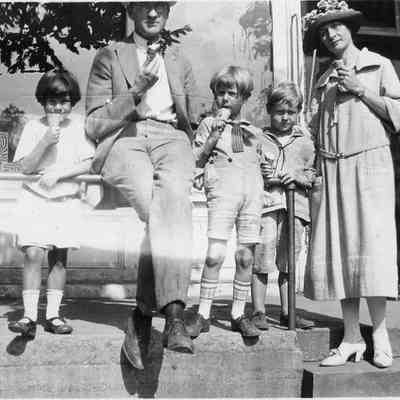 V.H.B. Sr., Irene, V.H.B. Jr., Paul, Mary E. eating ice cream 1922.jpg