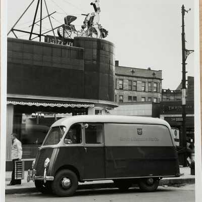 Lloyd J. Harriss Pie Co. truck