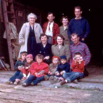easterhunt1955.jpg 43KB