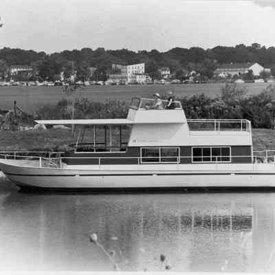 New River Queen.jpg 2.2MB: Note Hotel Butler and Fruit Exchange building in the background
