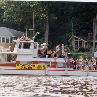 Party Boat.jpg 1.6MB