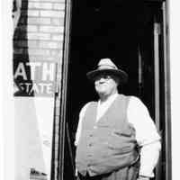          Doc_Heath_smiling.jpg 204KB; doorway of Heath Real Estate
   