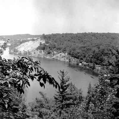 hmbCrowsNestDune.jpg 338KB: The Crow's Nest dune is in the upper left of the image. On the right are the Shriver's bend shanties and remains of the old channel seawalls. The building were taken over by Ox-Bow and have since been demolished.