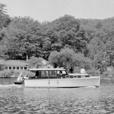 546 0/2	Saugatuck - cruisers	7/4/1949	Cruisers on river