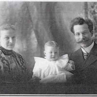 Wife Betty, R.G., and daughter Kathryn, about 1901