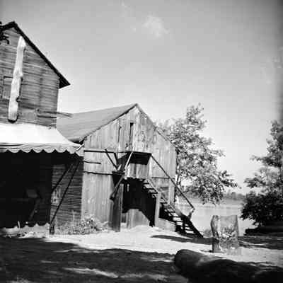 Studios_S_276_A.jpg 332KB