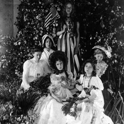 Book 2003 PC.40 -- young women posed in a tableau with flowers, Liberty: 455 KB