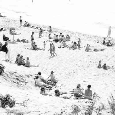 Oval_beach_ca_1949.jpg 699KB