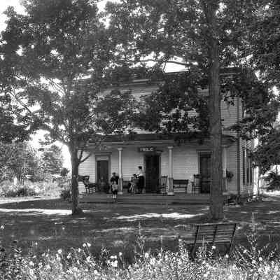 Frolic Inn