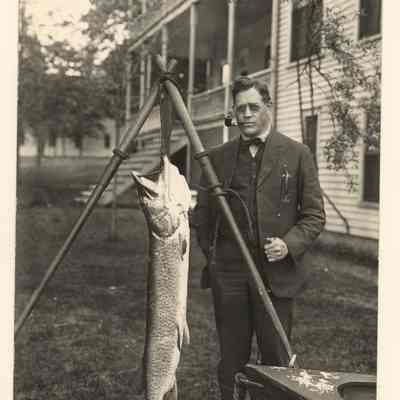 FishermanByButlerHotel.jpg 643KB