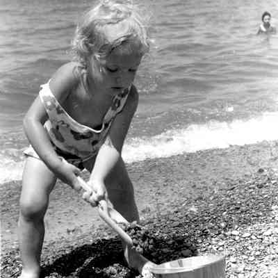 OvalBeach1982.jpg 1.1MB