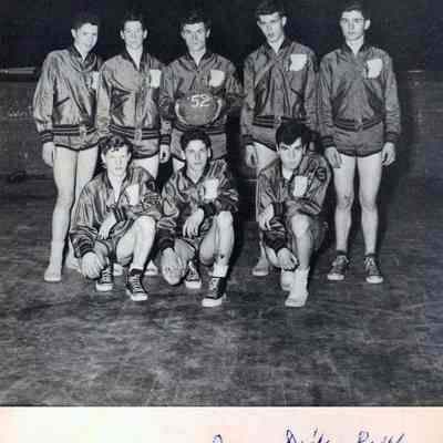 1952-53BBallTeam.jpg 290KB