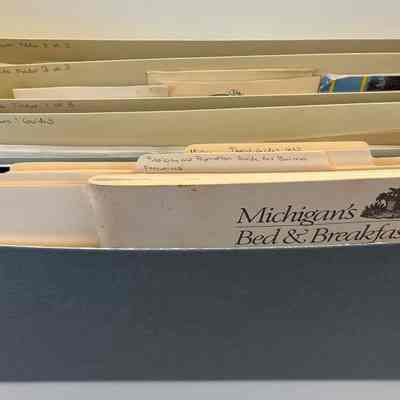 Box L5 Ads and Travel guides