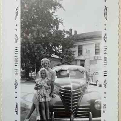 Aunt Jess & Joan '44.jpeg 108KB