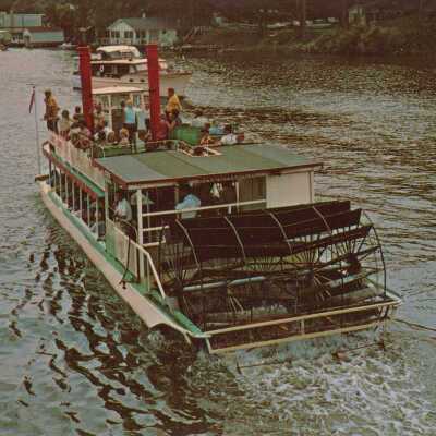 Island Queen underway, stern view of paddles: 48833-C Dexter Press/Penrod Studio, Berrien Center, Mich.