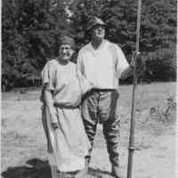          FursmanOar-ppl132.jpg 767KB; Fred Fursman holding oar
   