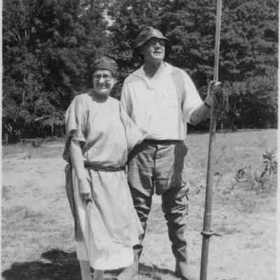 FursmanOar-ppl132.jpg 767KB: Fred Fursman holding oar