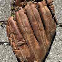          Baseball glove picture number 1
   