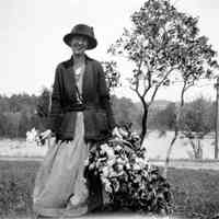          ukn008.jpg 205KB; Possibly related to the negatives, this digital scan of image 