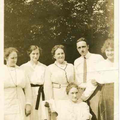 Mary_Azling___family.jpg 644KB