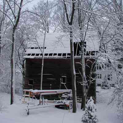 81_Barn_in_snow.jpg 889KB: photographer unknown