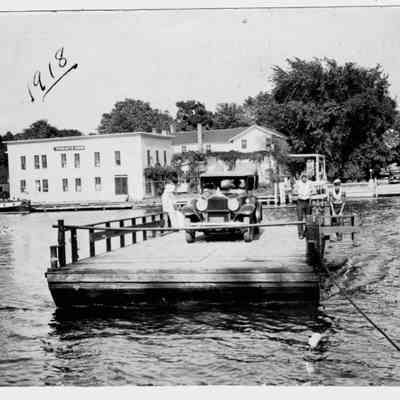 Chain_ferry_with_cars.jpg 569KB