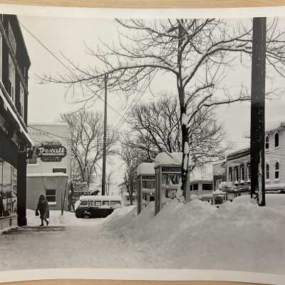 1962 Photo of Butler St taken by Fr. Verne Hohl. Left: Drugstore, Fruit Growers State Bank. Right: Flint’s, Soda Lounge, Restaurant, The Elms, The Butler