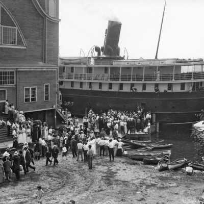 from Jack Sheridan collection. Filename: 59HMPavilionCrowd  Digital file at 2021.72.02