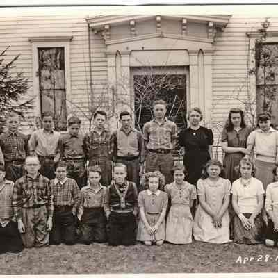 Douglas school kids 1943.jpg 3.2MB: another version of this image from the Jack Sheridan hard drive 2021.72