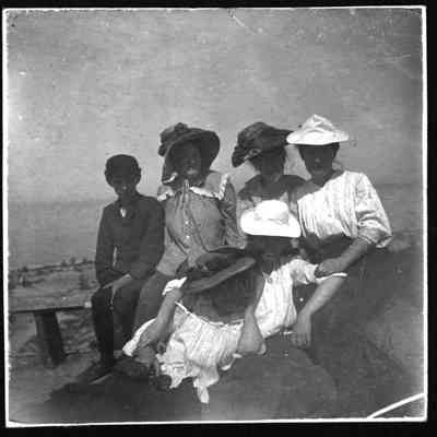 Group_on_Baldhead.jpg 348KB: group photo on mount baldhead