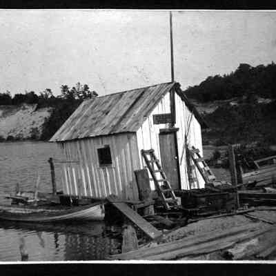 Shanty_near_lighthouse_ca_.jpg 496KB: shanty near lighthouse