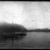          Wreck_in_river_ca_1900.jpg 386KN; wreck in river
   