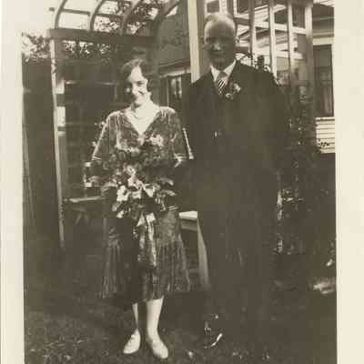 Barr-ArnoldBarr-JeanetteWalker-1928.JPG 109KB: Dr. Arnold Barr with his spouse Jeanette Walker, daughter of Dr. Robert Walker
