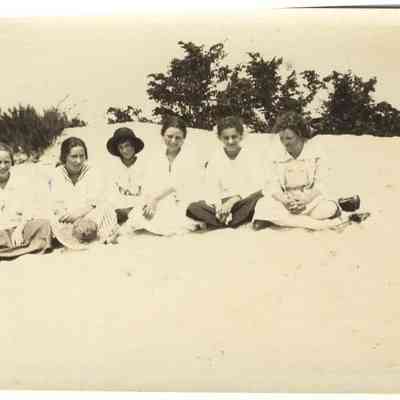 Barr-GirlsOnMtBaldhead-Jul24-1917-1.JPG 67KB