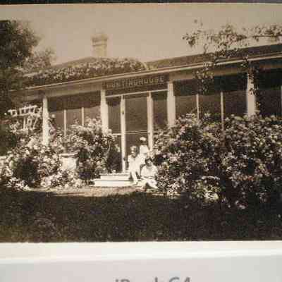 Barr-HuntinghouseCottage.JPG 67KB