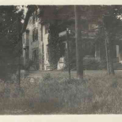 Barr-LargeHouse-EdnaBarr-Aug1920.JPG 98KB