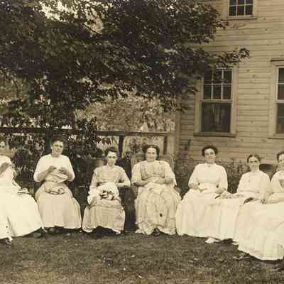 Barr-WomensGroup-MayHeath2ndL.JPG 302KB