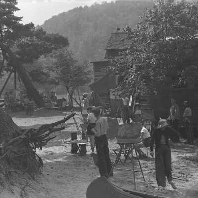 4. Ox-Bow outdoor class art - one historical photo of artists at work